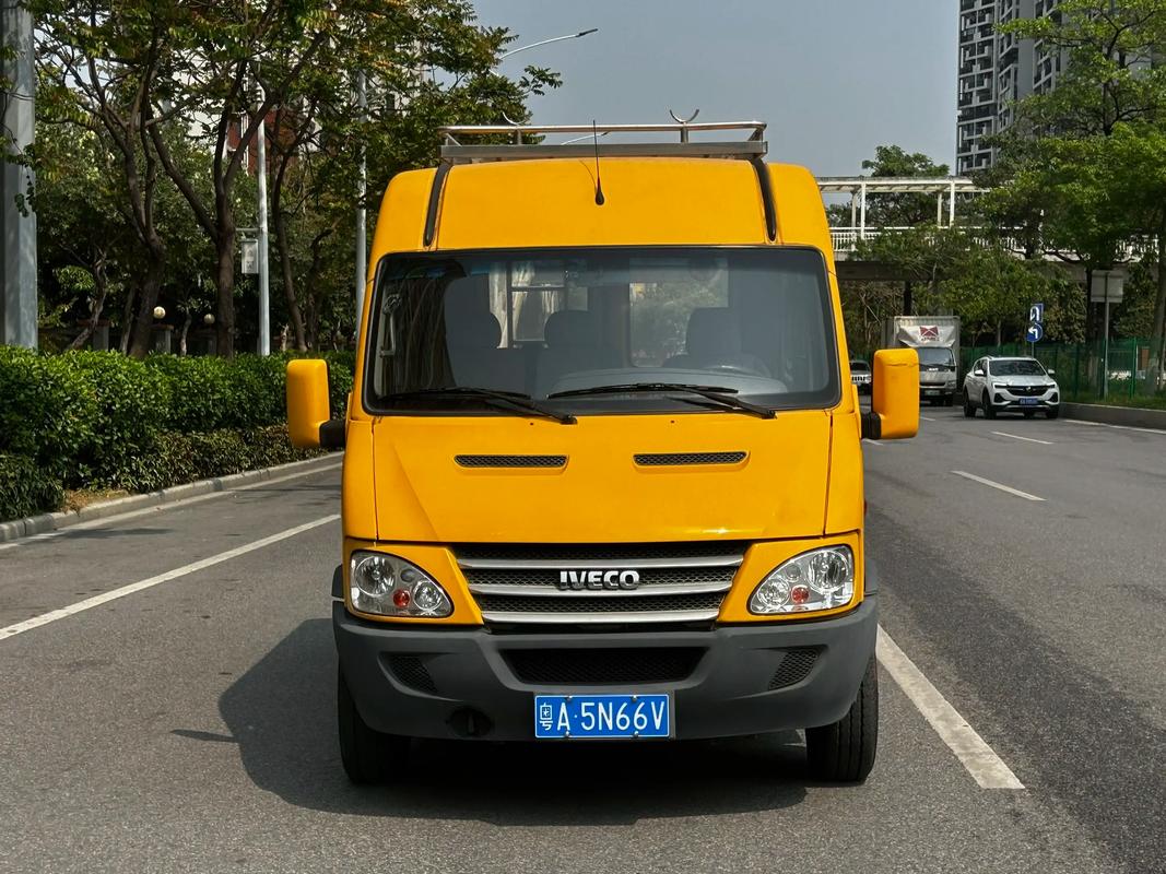 依维柯小型专用客车,2015年6座,行驶证使用性质,小型专用